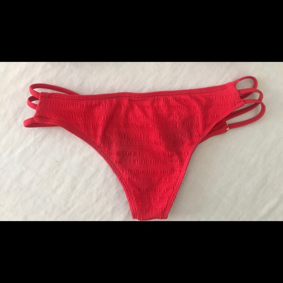 red strapless bikini - Picture 6 of 7